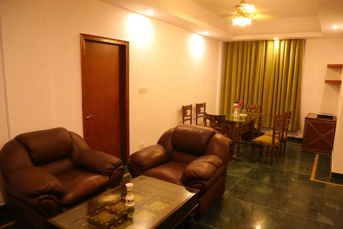 Maharaja suite | Minibar, in-room safe, desk, free rollaway beds