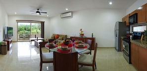 Appartement, 2 chambres | Aire de séjour | Téléviseur à écran plat