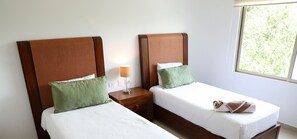 Penthouse, 2 Bedrooms | 2 bedrooms, Egyptian cotton sheets, desk, iron/ironing board