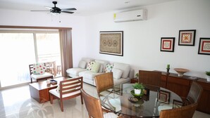 Penthouse, 2 Schlafzimmer | Wohnbereich