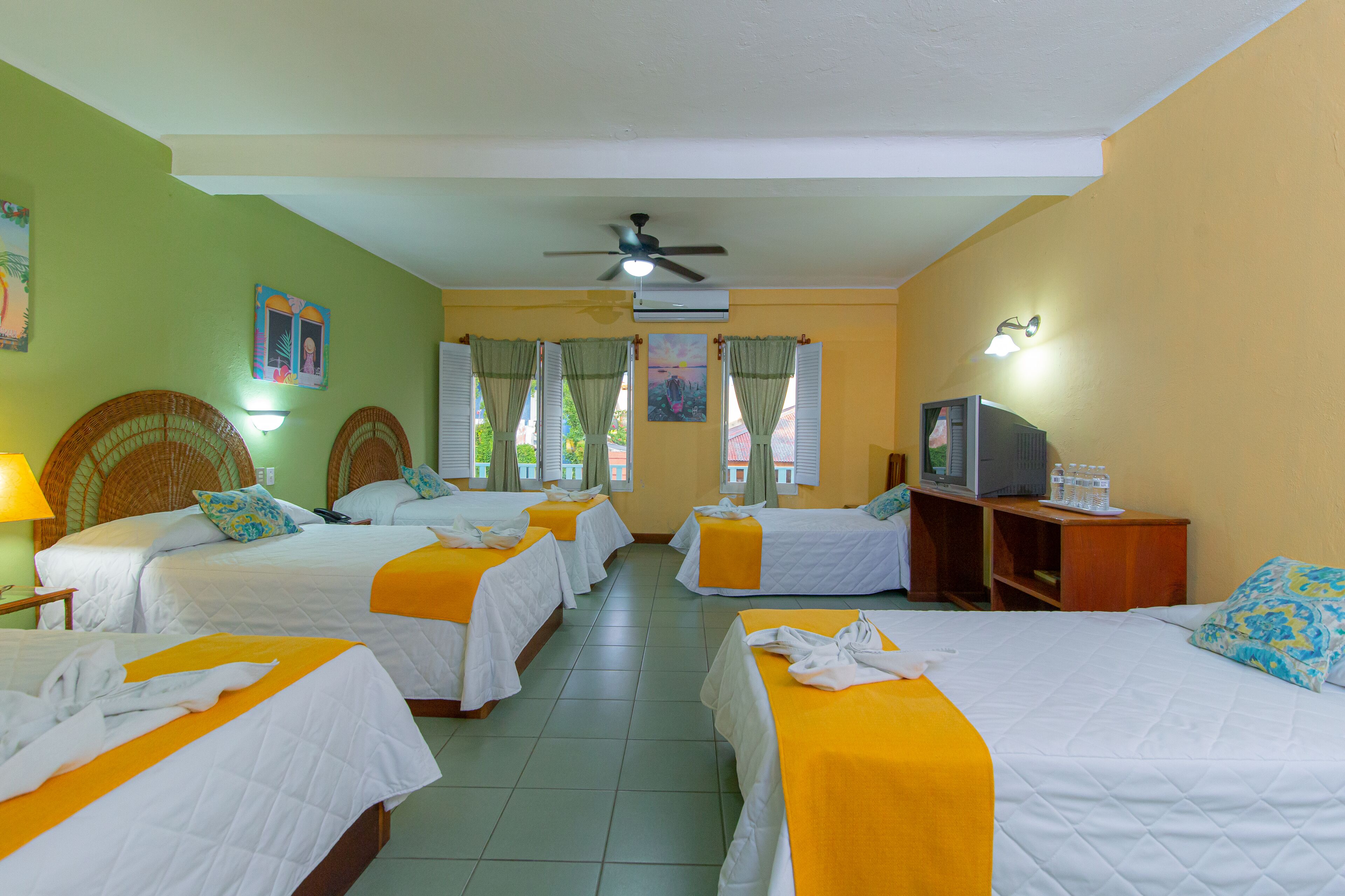 standard family room | 1 bedroom, in-room safe, desk, free wifi