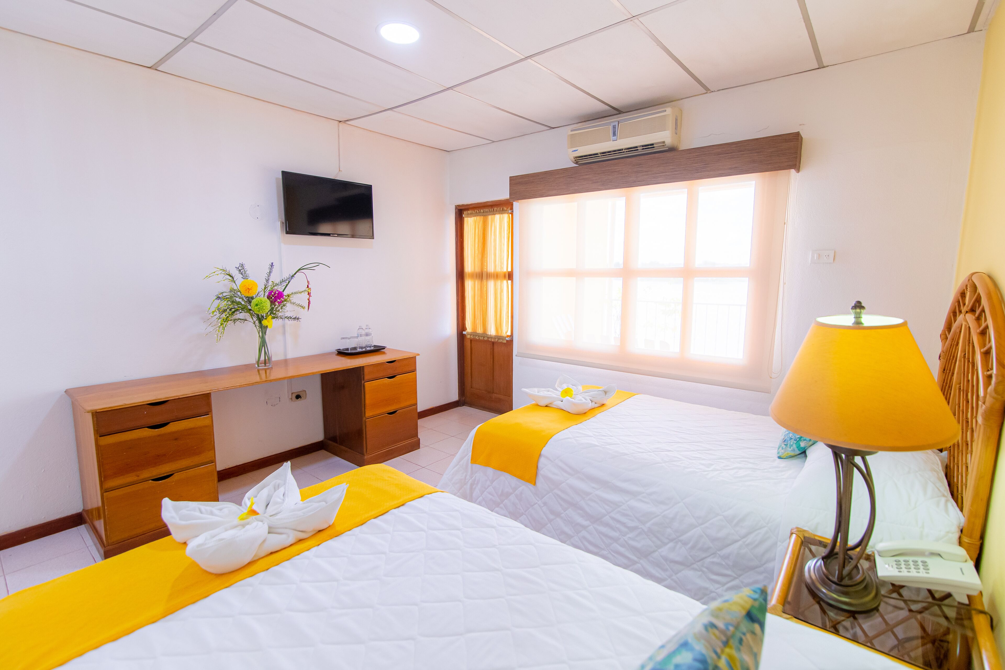 standard double room, 2 single beds | 1 bedroom, in-room safe, desk, free wifi