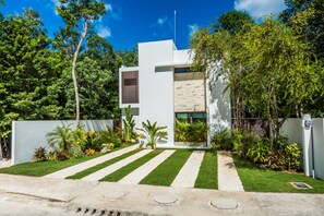 Free self-parking - Villa Amore 4 bedroom house sleeps 8 (Tulum)