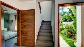 Hus, 4 soverom, privat basseng | Trapp