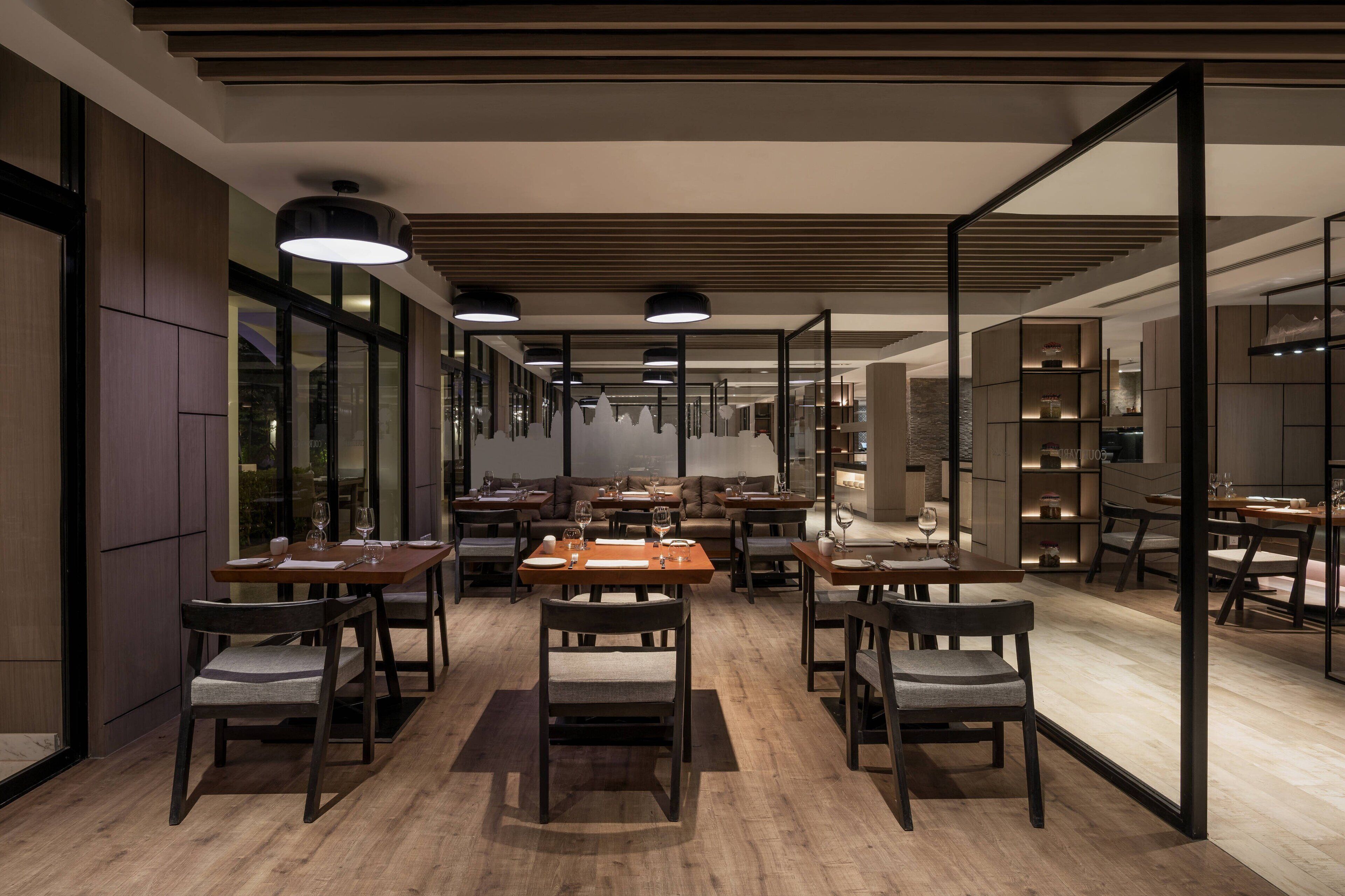 2 restaurants, breakfast, lunch, dinner served; international cuisine