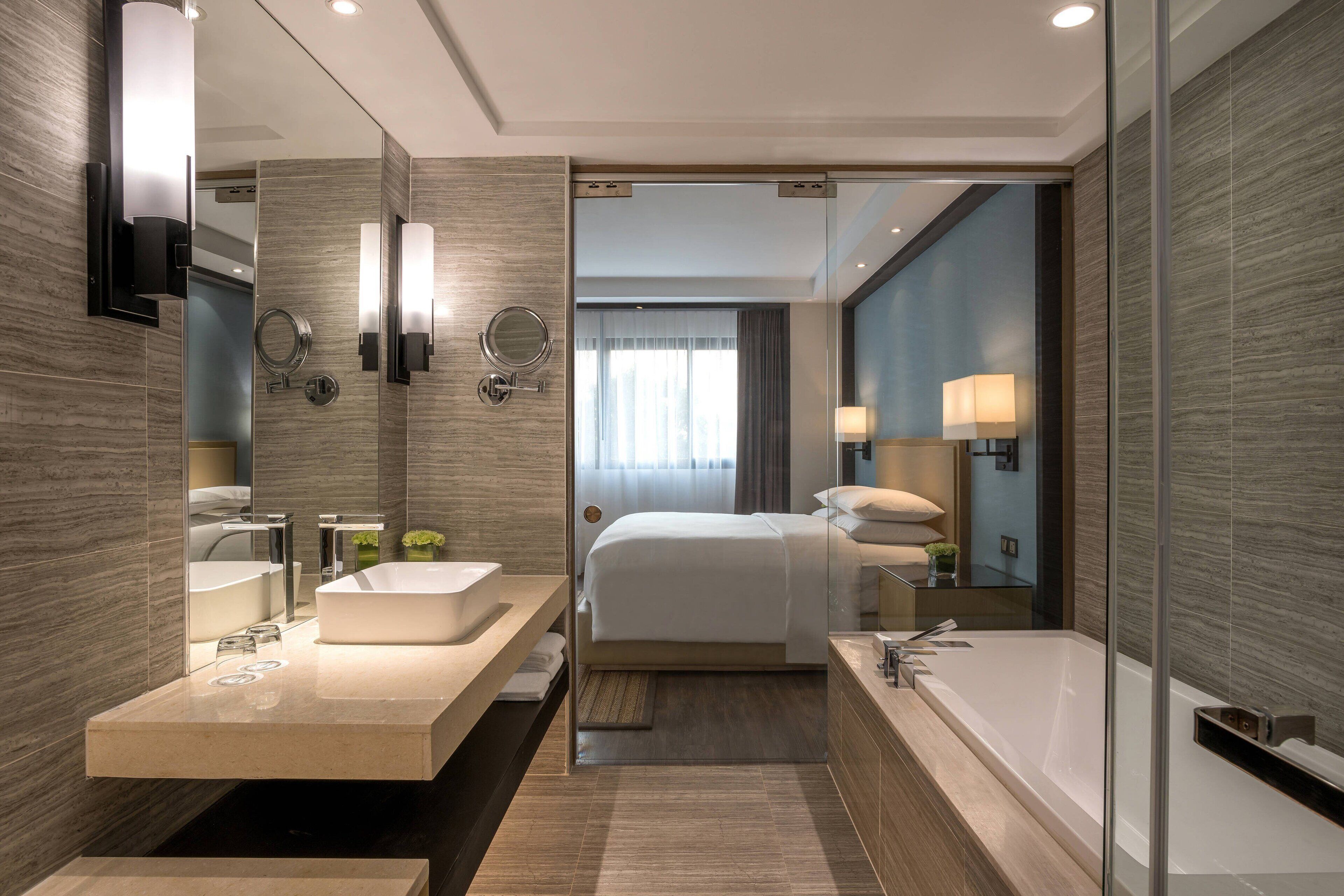 executive room, 1 king bed, non smoking, balcony | bathroom | combined shower/bathtub, free toiletries, hair dryer, bathrobes