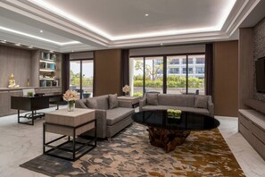 總統套房, 1 間臥室, 泳池景觀 | 客廳 | 43-吋LED 液晶電視、有線頻道、電視、iPod 底座