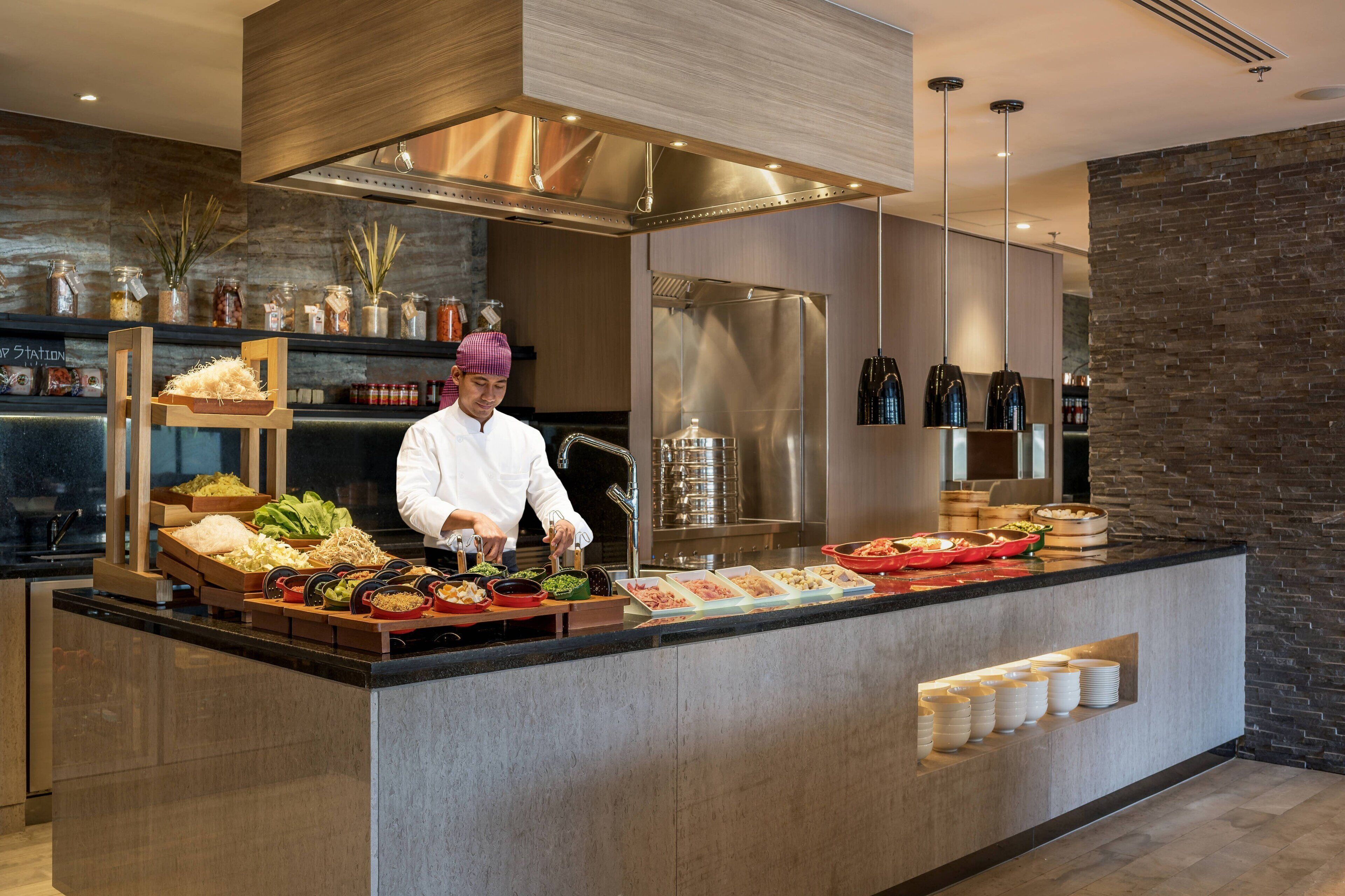 2 restaurants, breakfast, lunch, dinner served; international cuisine