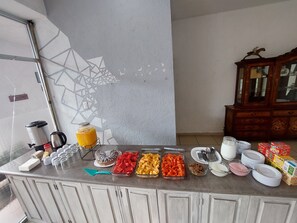 Free continental breakfast on weekends  - La Conspiración Hotel (San Miguel de Allende)