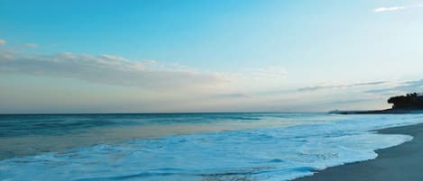 Beach nearby, white sand, beach towels