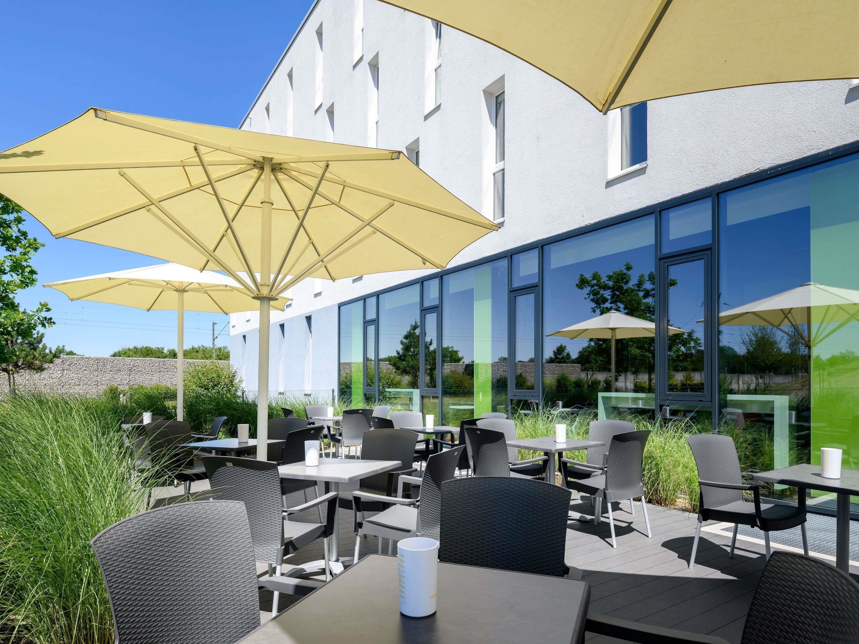 Petit déjeuner buffet (13.50 EUR par personne)