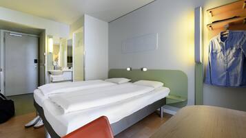 Zimmer, 2 Einzelbetten | Schreibtisch, VerdunkelungsvorhÀnge, schallisolierte Zimmer