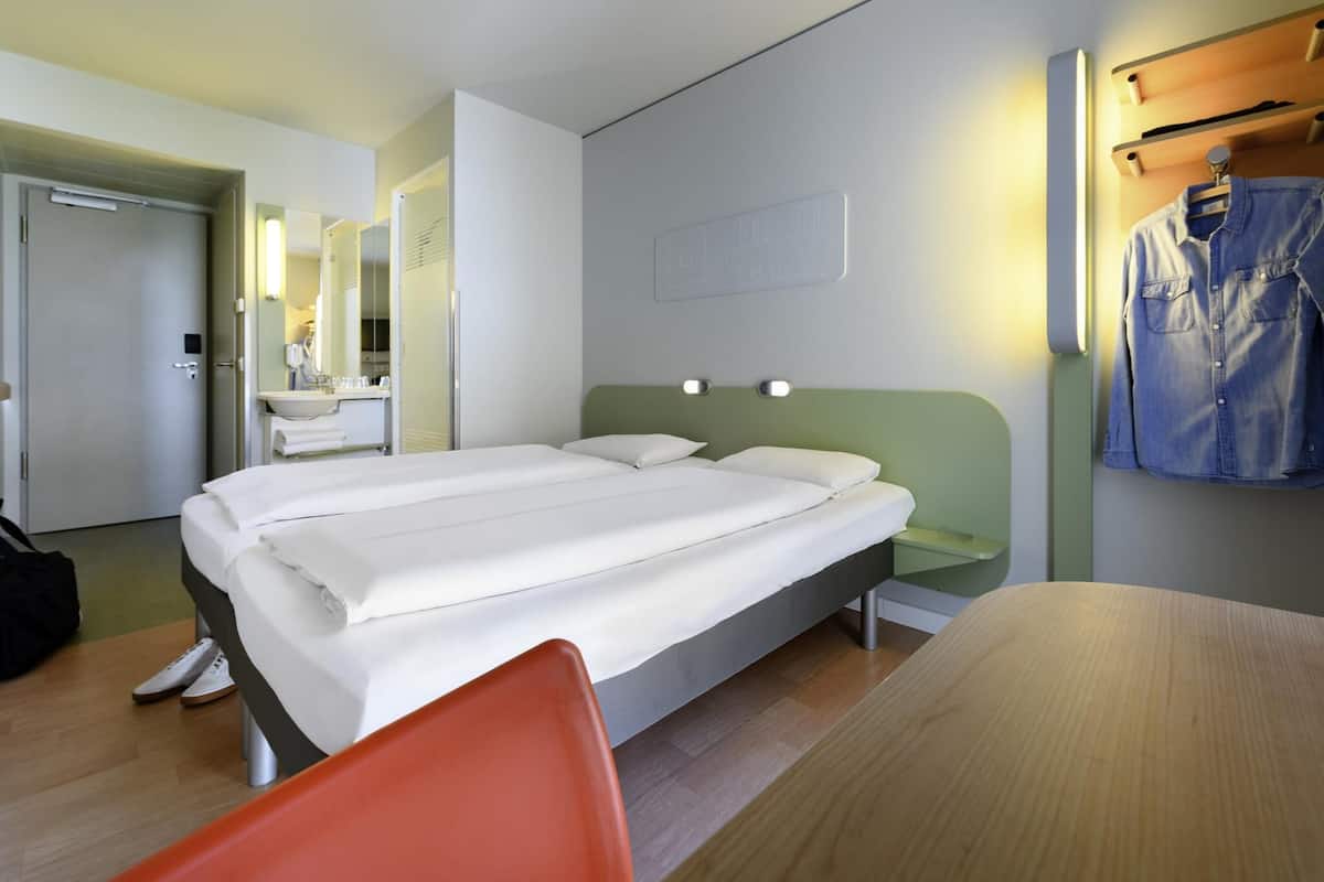Chambre de base, 2 lits jumeaux, non-fumeur | Bureau, rideaux dâobscurcissement, systĂšme dâinsonorisation