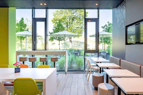 Se ofrece un desayuno bufé (13.50 EUR por persona)