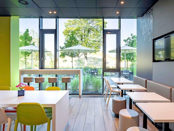 Daily buffet breakfast (EUR 13.50 per person) - Ibis Budget Muenchen City Olympiapark (Munich)
