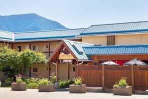 Exterior - The Lodge at Arrow Lakes (Nakusp)