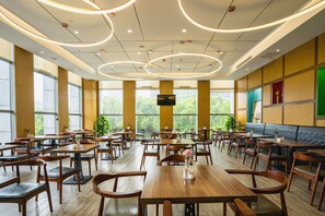 Breakfast, lunch, dinner served; Chinese cuisine  - Ramada Encore Hangzhou Aoti (Hangzhou)