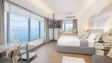 Suite, 1 King Bed, Non Smoking (Sunset Suite) | In-room safe, desk, free WiFi, bed sheets