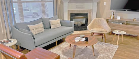Smart TV, fireplace, DVD player