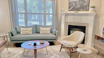 Smart-TV, Kamin, DVD-Player