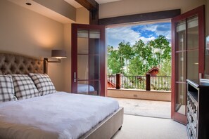 3 Schlafzimmer, Schreibtisch, Bügeleisen/Bügelbrett, Reisekinderbett