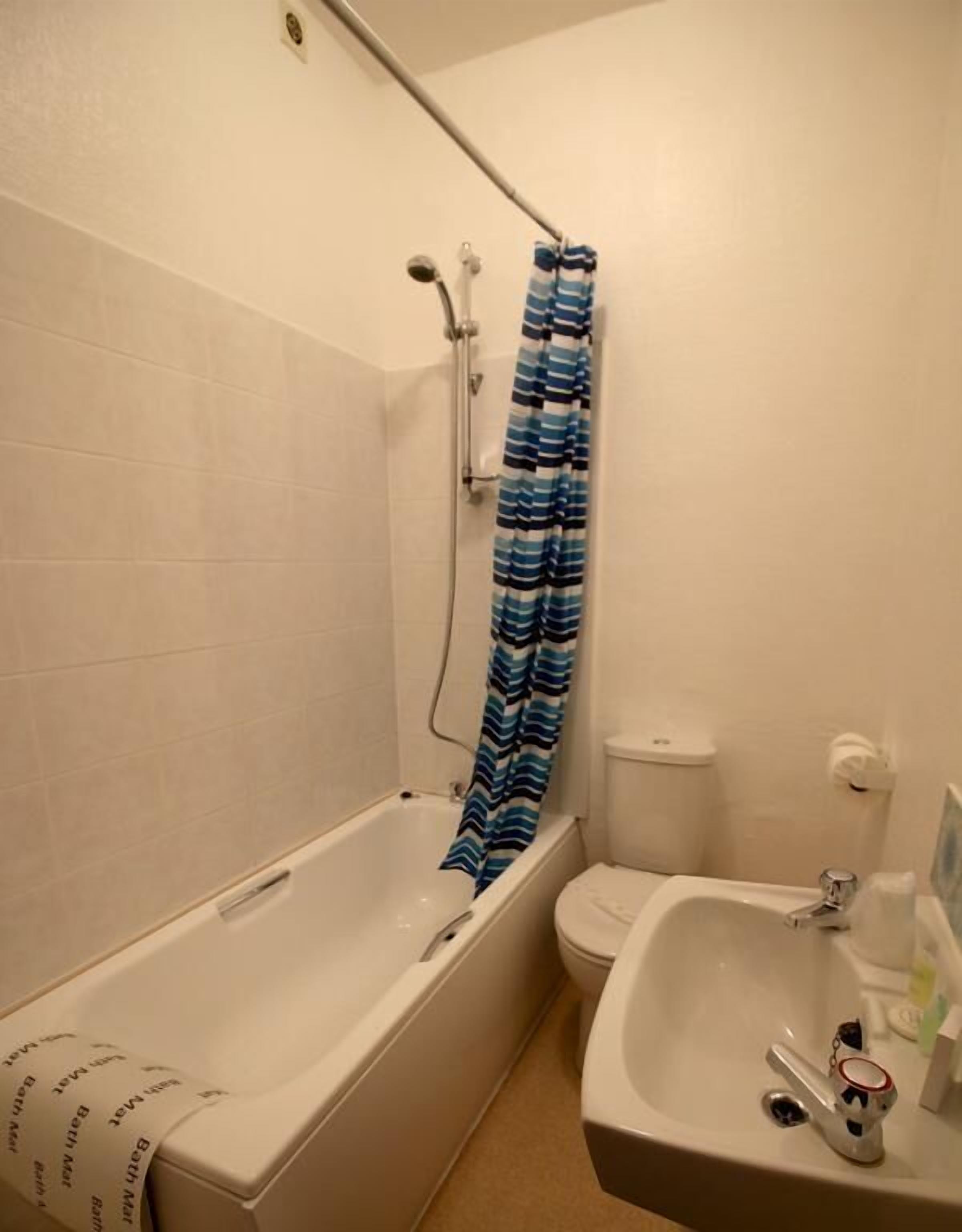 free toiletries, towels