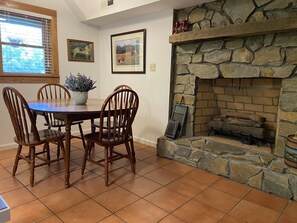 Dining - Arbor Lane Cabin - authentic & charming tucked away cabin, yet near it all. (Siloam)