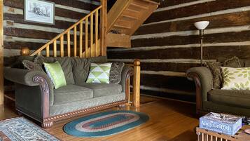 Een smart-tv, een open haard, een dvd-speler en boeken