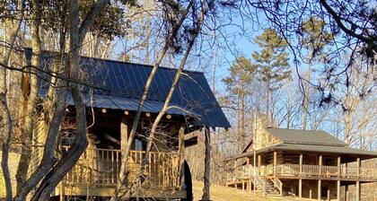 Arbor Lane Cabin-Authentic & viehättävä tucked pois mökki, mutta lähellä kaikkea.