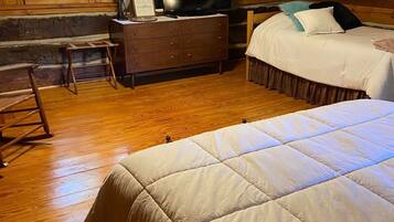 1 slaapkamer, een strijkplank/strijkijzer, gratis wifi, beddengoed