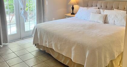 Lichtdurchflutetes 1 BR, 1 BA Cottage mit Küche in der Nähe des Ringling Museums und der Strände