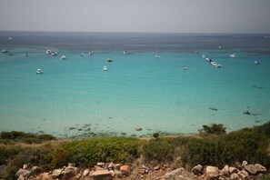 Ranta lähistöllä, rantapyyhkeitä