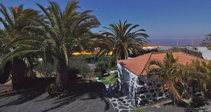 maison de campagne canarienne confortable avec vue sur la mer, le coucher du soleil et les étoiles