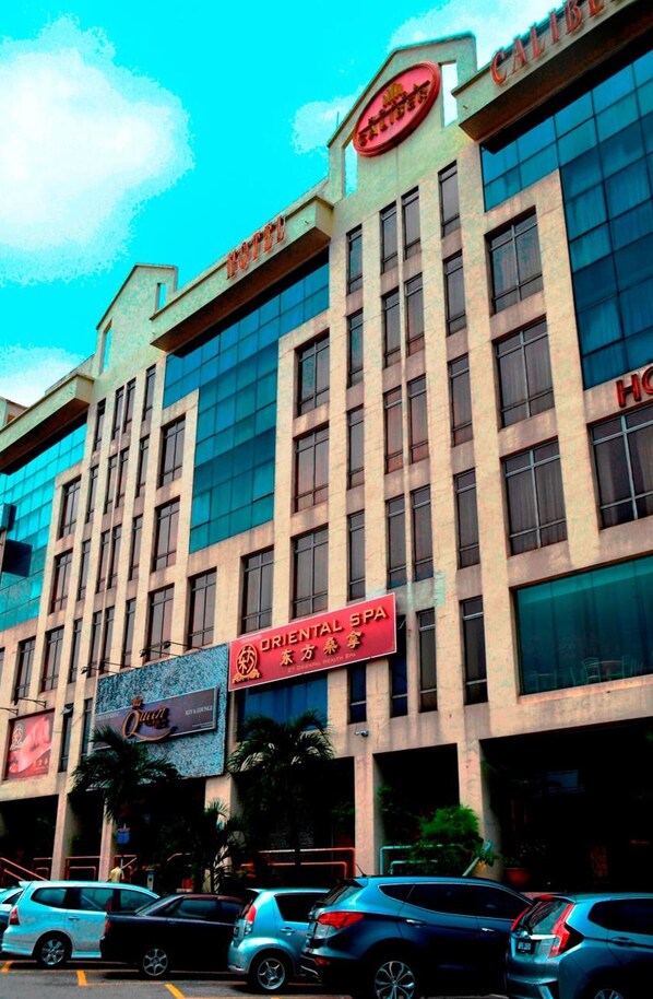 A hotel with multiple floors, a prominent Oriental Spa sign, and several parked cars in front. - Hotel Caliber Kuala Lumpur (Kuala Lumpur)