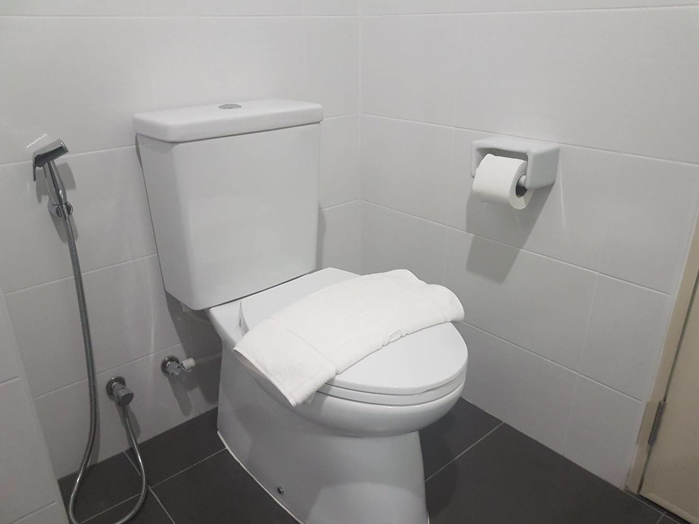 shower, free toiletries, towels