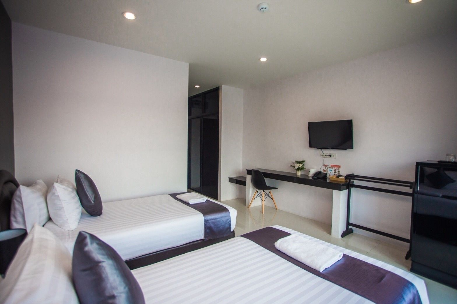 standard twin room | free wifi