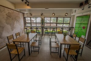 Área de estar no saguão