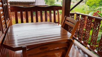 Wooden Bungalow | شرفة