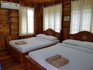 Wooden Bungalow  | Soundproofing, free WiFi - Khao Kho Lucky Hill Resort (Khao Kho)