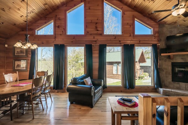 تلفزيون ذكي، مدفأة، ألعاب فيديو