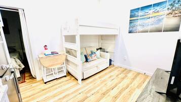 1 bedroom, desk, iron/ironing board, free WiFi