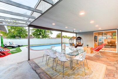 NEW! MID CENTURY LUXURY- AWARD WINNER- GAME ROOM/POOL 1ml to STRIP VIRTUAL TOUR