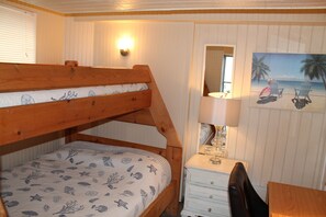 2 bedrooms, desk, iron/ironing board, free WiFi