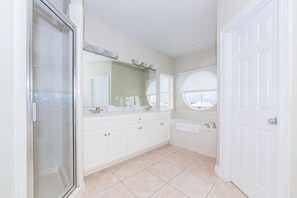 Combined shower/bathtub, towels - Gulf front home with pool on the beach & pet friendly (Gulf Shores)