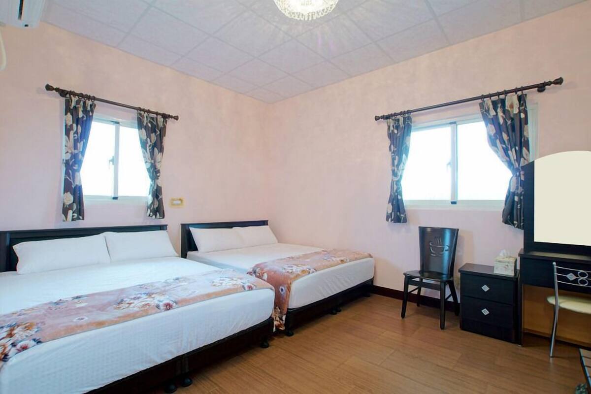 Standard Quadruple Room (Gardenia) | Desk, soundproofing, free WiFi