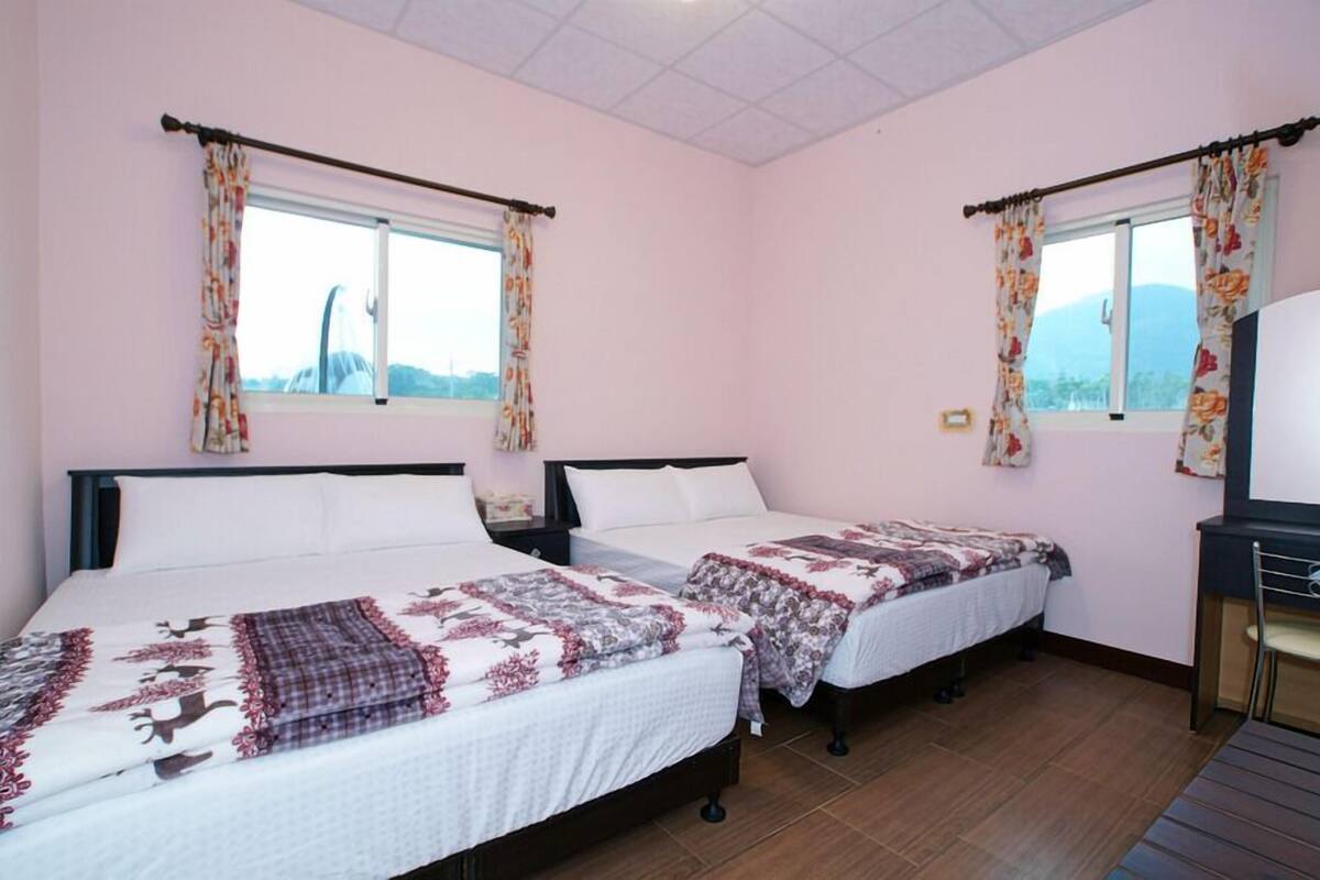 Standard Quadruple Room (Butterfly) | Desk, soundproofing, free WiFi