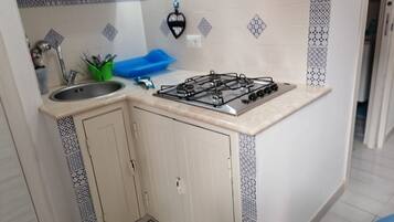 Doppelzimmer, mit Bad | Eigene Küche | Großer Kühlschrank, Wasserkocher mit Kaffee-/Teezubehör