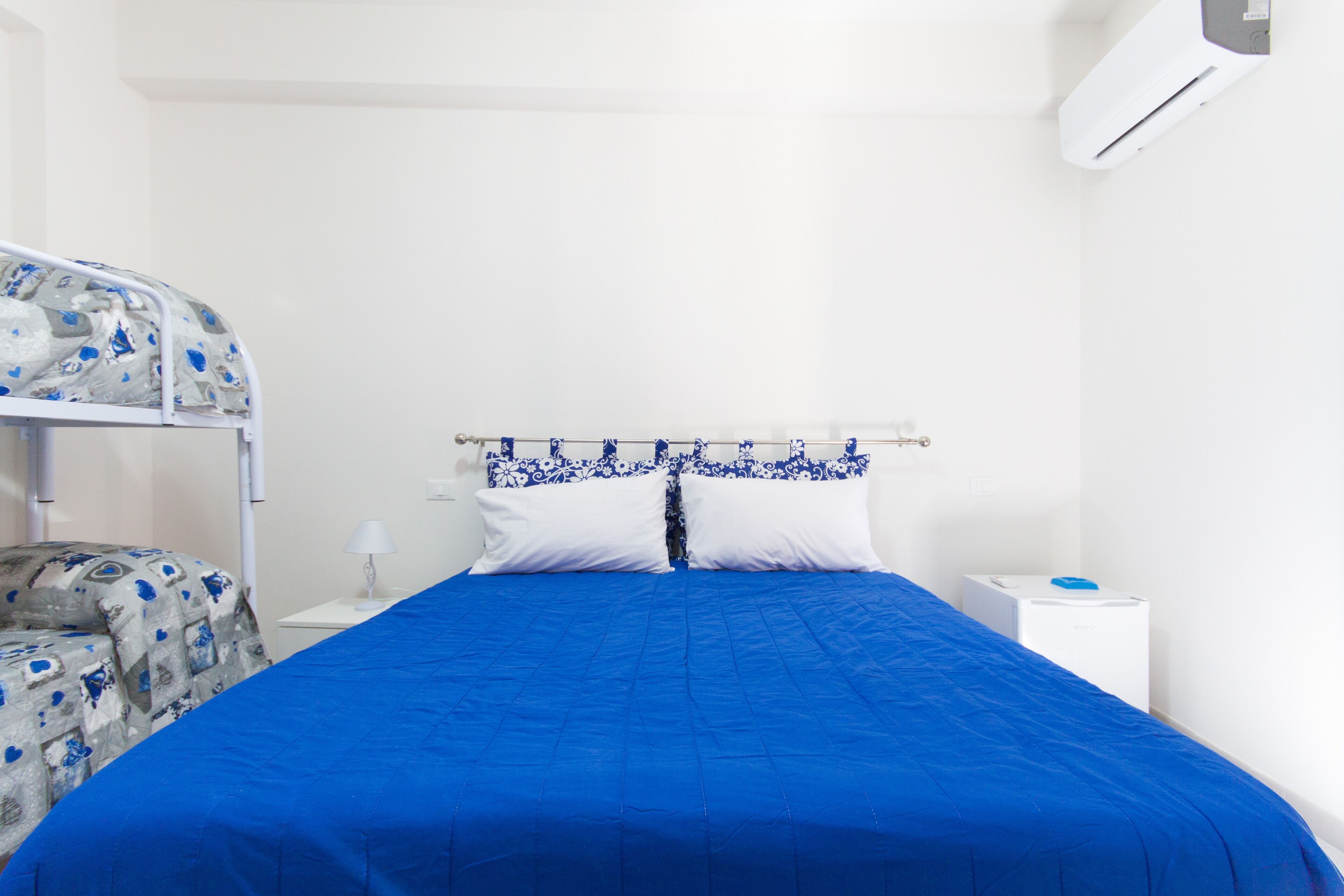 Camera quadrupla, bagno in camera | Ferro/asse da stiro, Wi-Fi gratuito