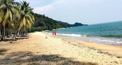 Fahaz Lumut Homestay