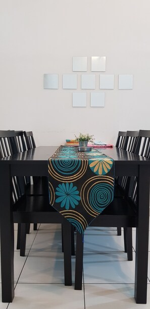 In-room dining - Fahaz Taiping Homestay (Taiping)